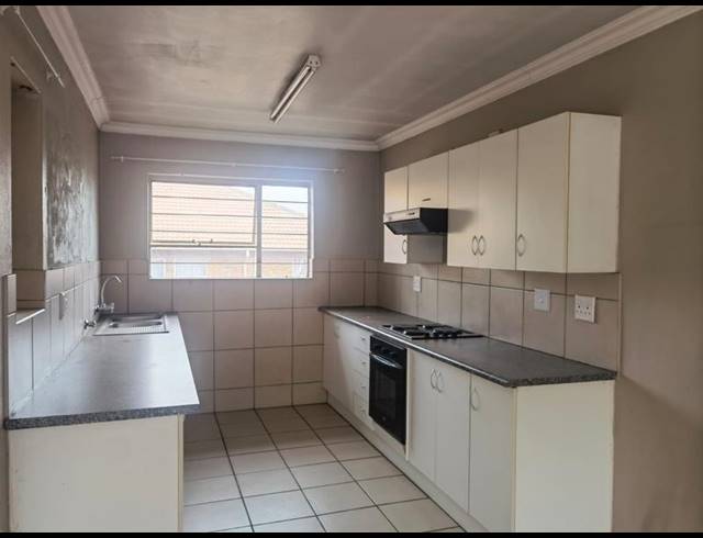 3 BEDROOM PROPERTY TO RENT IN SELECTION PARK